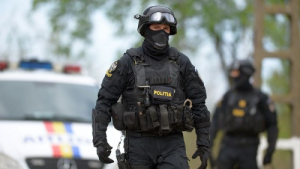 Conflict familial extrem de violent, dezamorsat &icirc;n stradă. Un polițist de la trupele speciale a &icirc;mpiedicat o nenorocire
