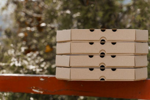 Ruptura de stoc la cutii de pizza &icirc;n weekend: c&acirc;t costă și de ce afectează doar distribuitorii fără importator