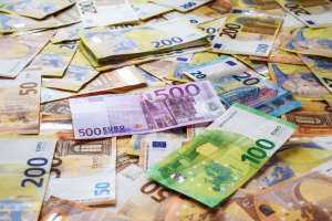 Scădere &icirc;n linie a principalelor valute