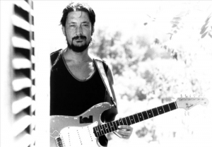 A murit Chris Rea. Autorul hitului &bdquo;Driving Home for Christmas&rdquo; s-a stins la 74 de ani