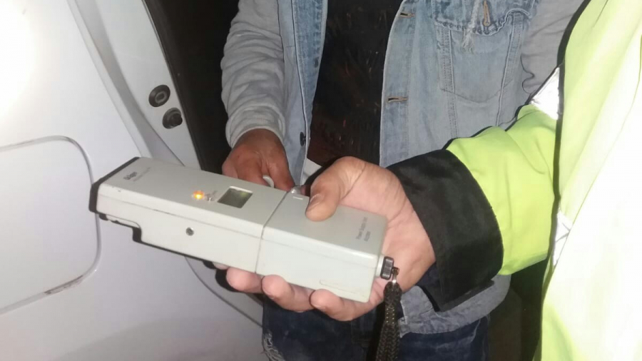 Un șofer mort de beat a intrat în mașinile oprite la semafor