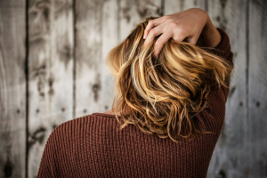Menținerea sănătății și strălucirii naturale: Cum să &icirc;ți susții unghiile, părul și pielea