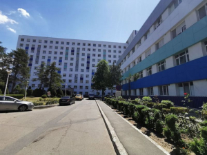 Vizitatori blocaţi &icirc;ntr-un lift din Spitalul Judeţean. Intervin pompierii