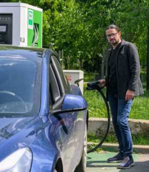 Un gălățean vrea să &icirc;nconjoare Rom&acirc;nia &icirc;n 80 de ore. Provocare electrică &icirc;n jurul ţării