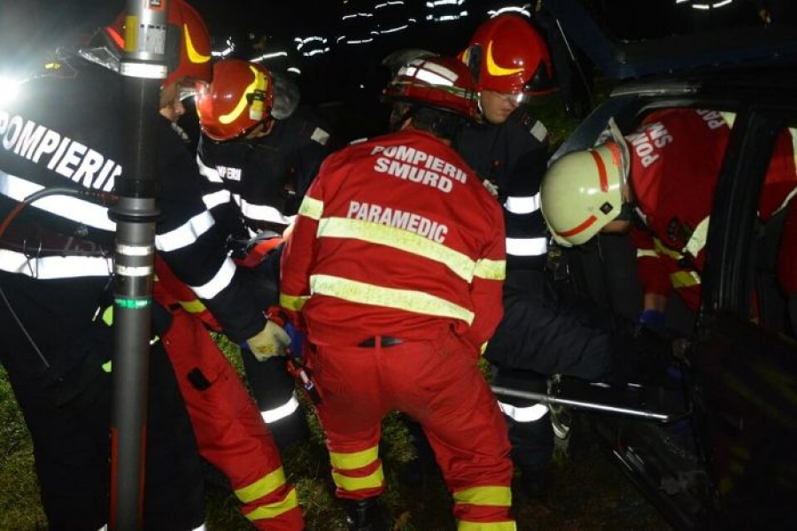 Accident grav pe DN 25. Șase persoane au fost rănite într-o depășire