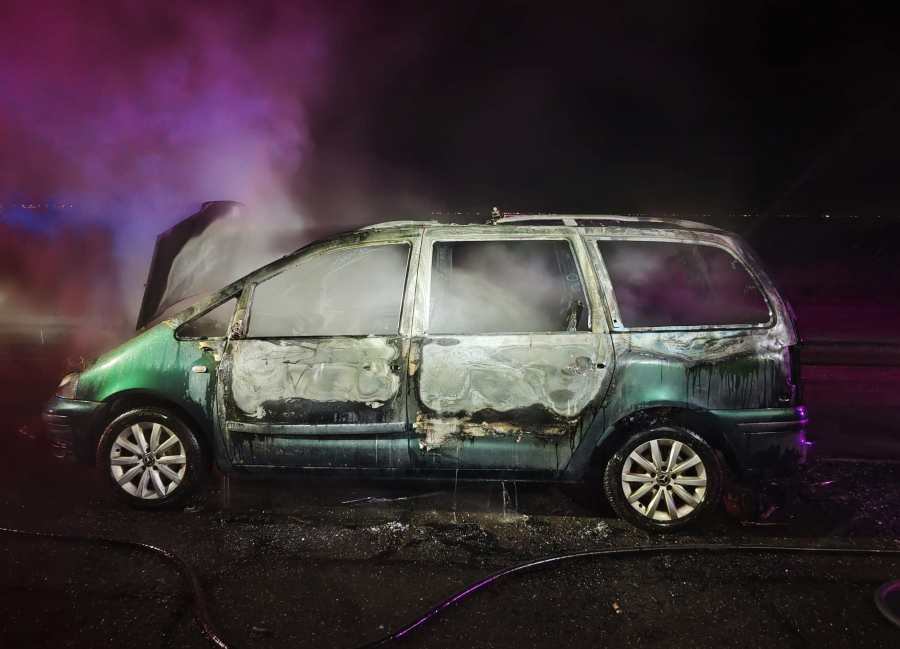 Un autoturism a luat foc pe digul Galați - Brăila