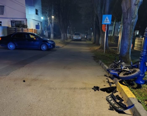 Accident cu două victime. Motocicletă lovită de o mașină condusă de un șofer &icirc;n comă alcoolică