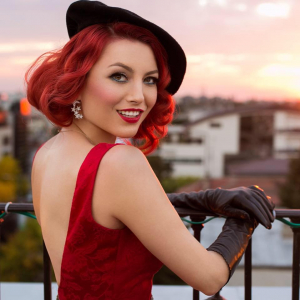 Elena Gheorghe &icirc;nt&acirc;mpină Crăciunul cu un nou album