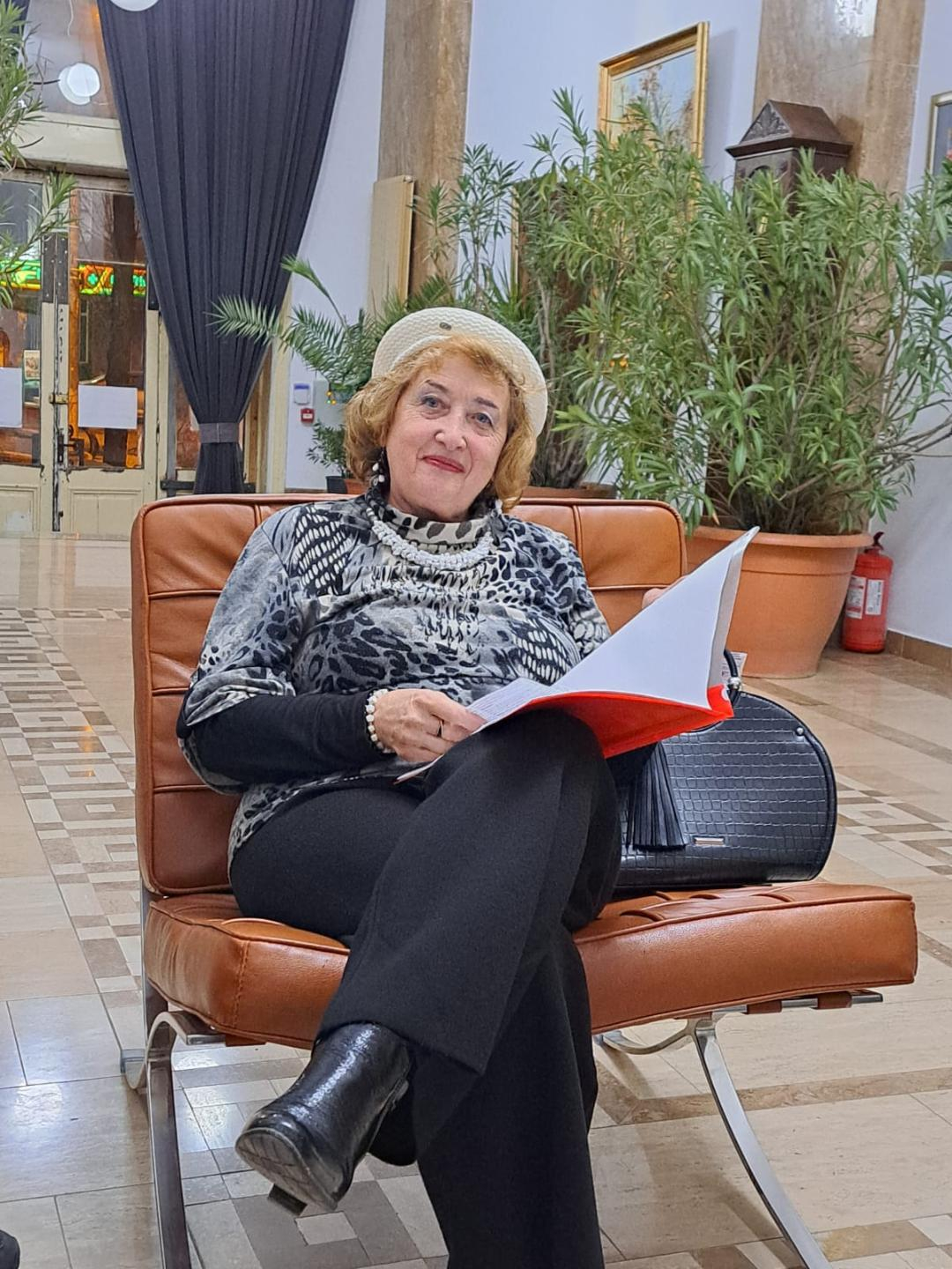 Cenaclul „Noduri și Semne”. Eu rămân ce-am fost - romantică