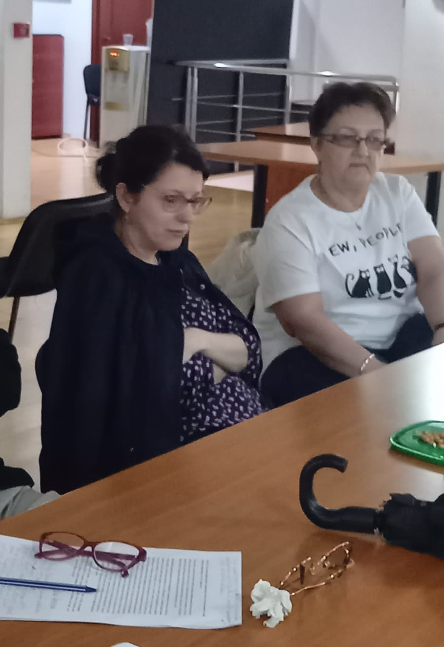 Cenaclul "Noduri şi Semne", în ţara oglinzilor strâmbe