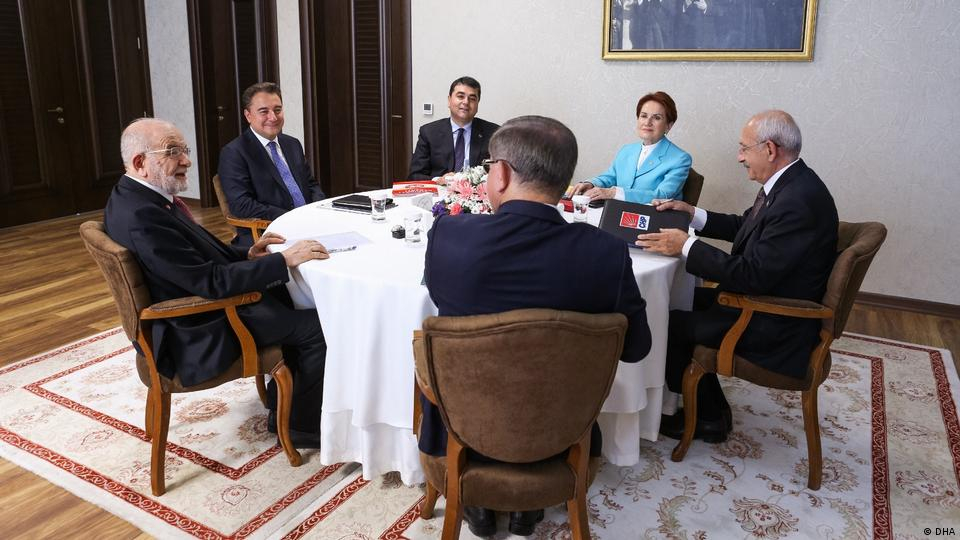 Opoziția turcă promite republică parlamentară