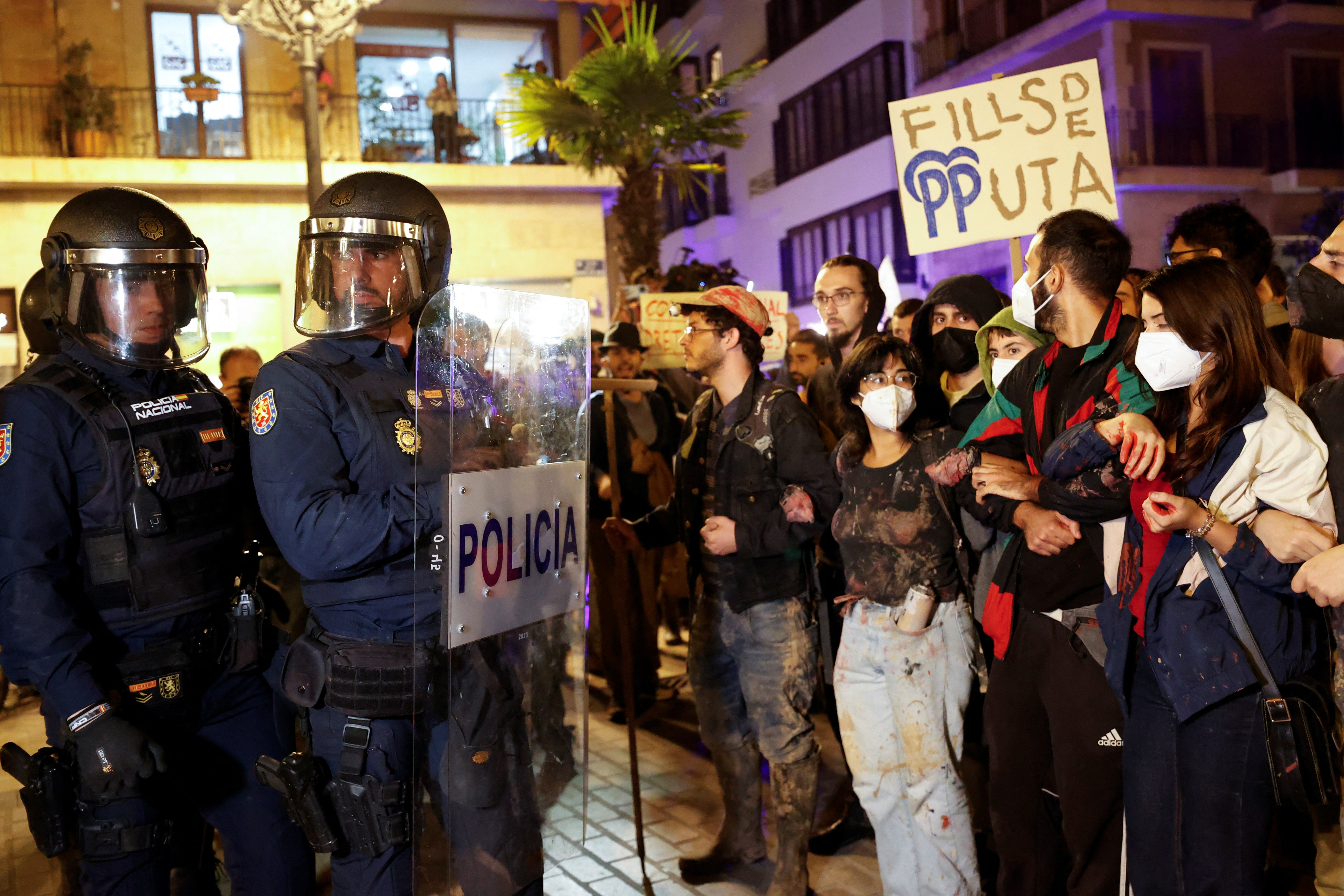 Proteste de amploare în Valencia, după inundațiile devastatoare