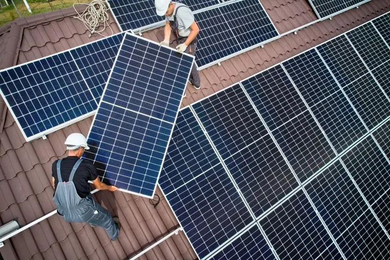 Panouri fotovoltaice pentru primării și universități
