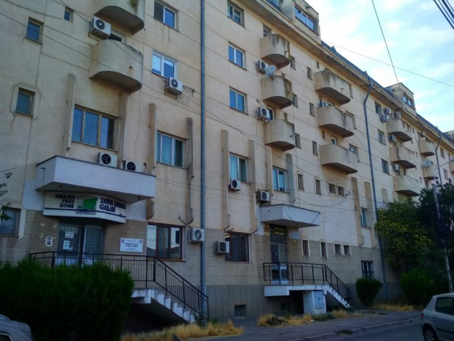 Prefectura Galaţi se mută pentru trei ani în blocul "Cristal"