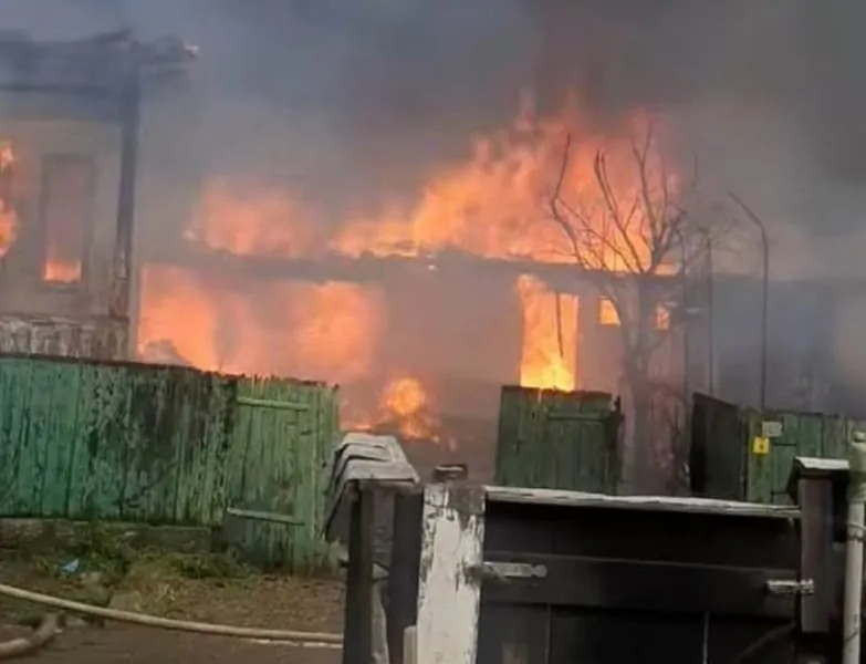 UPDATE. Pompierii gălăţeni intervin la un incendiu masiv la Soveja