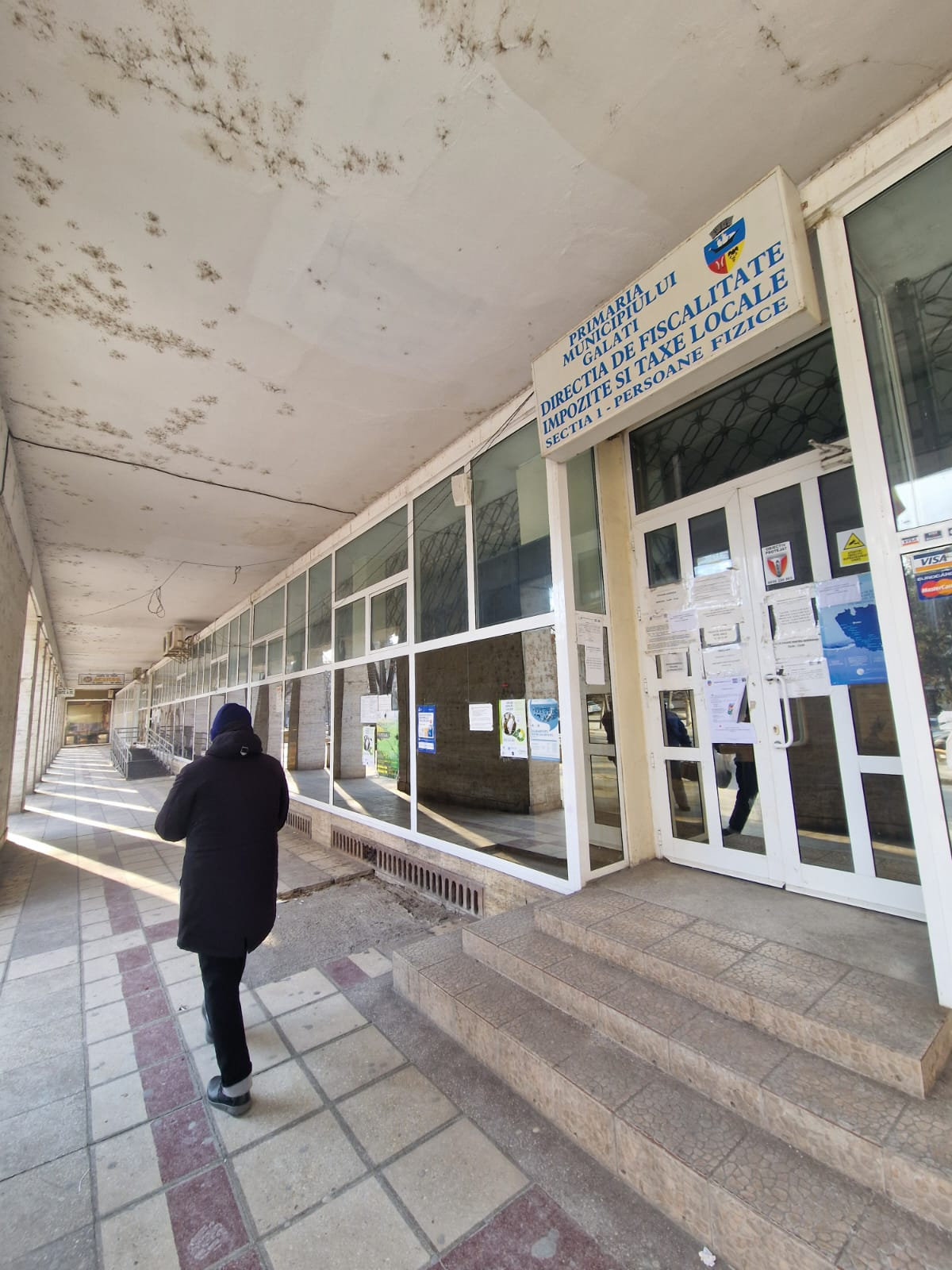 Părintele unui adult cu handicap, umilit la Taxe şi Impozite