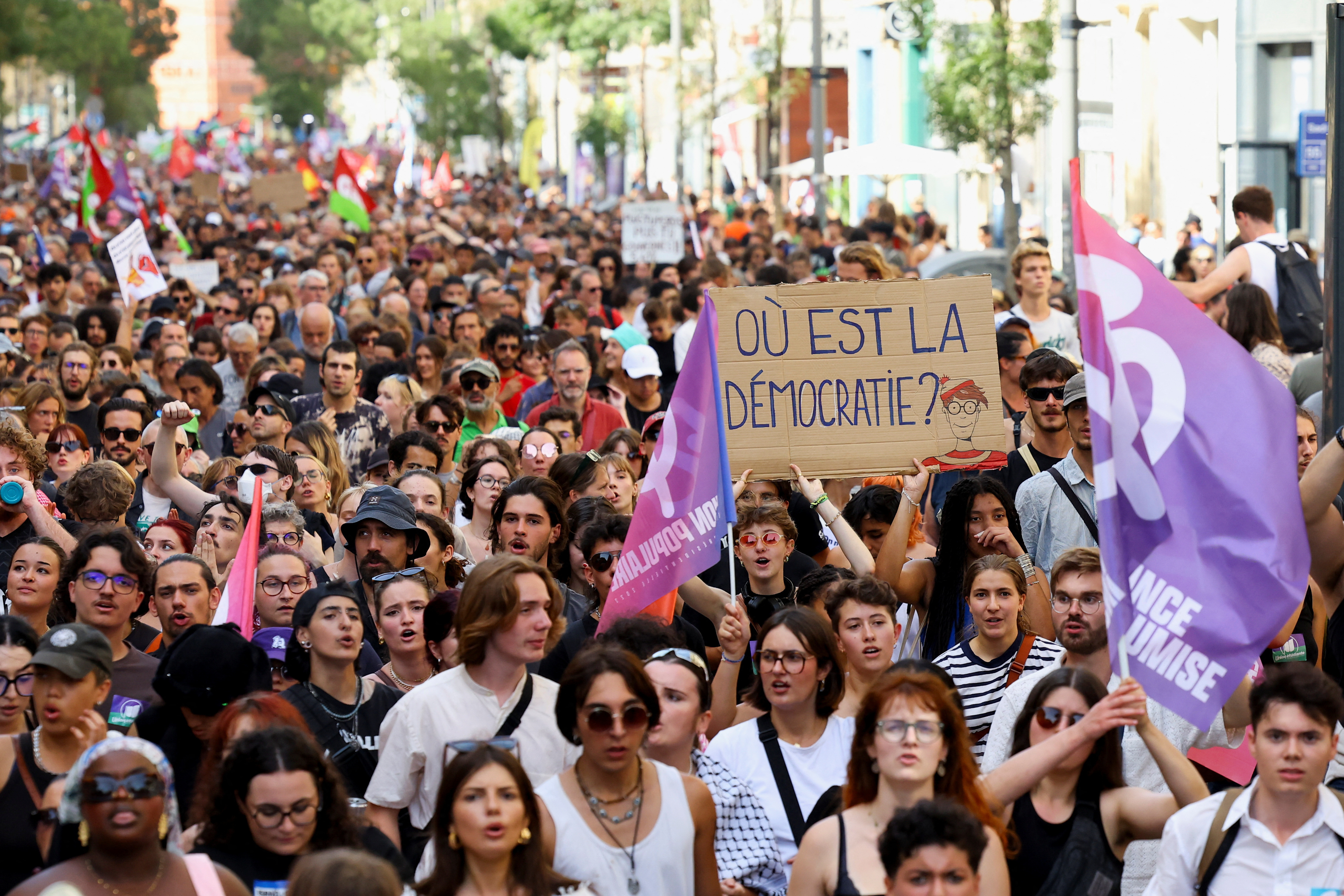Stânga franceză îl acuză pe Macron că „a furat alegerile”