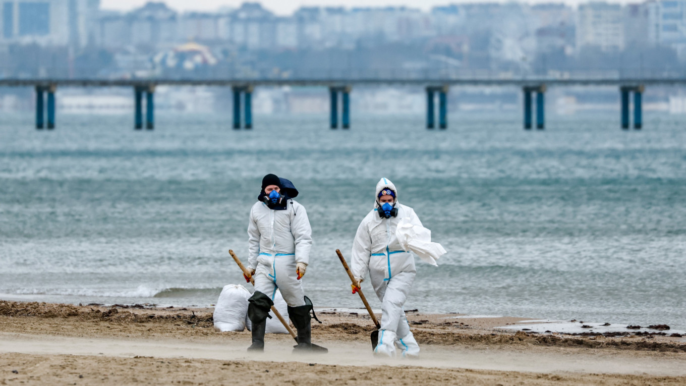 Rușii își anulează vacanțele la Marea Neagră