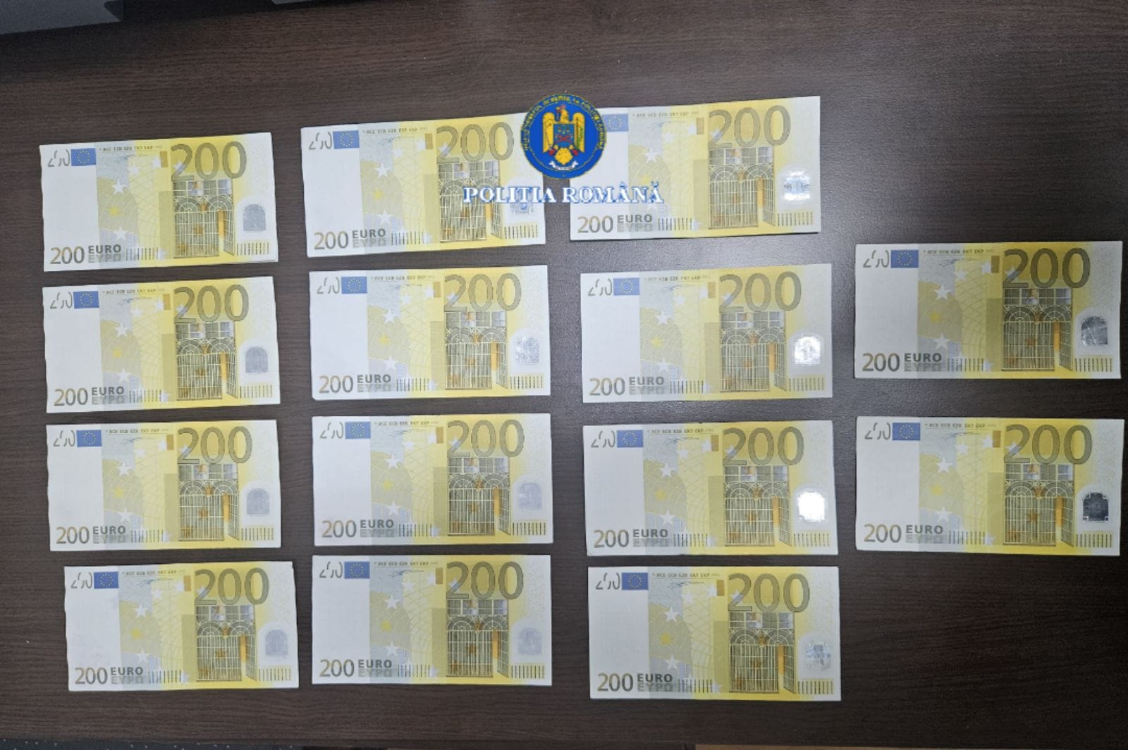 UPDATE -Telefoane scumpe, cumpărate de pe internet cu bani falși. Un făptaş, arestat preventiv