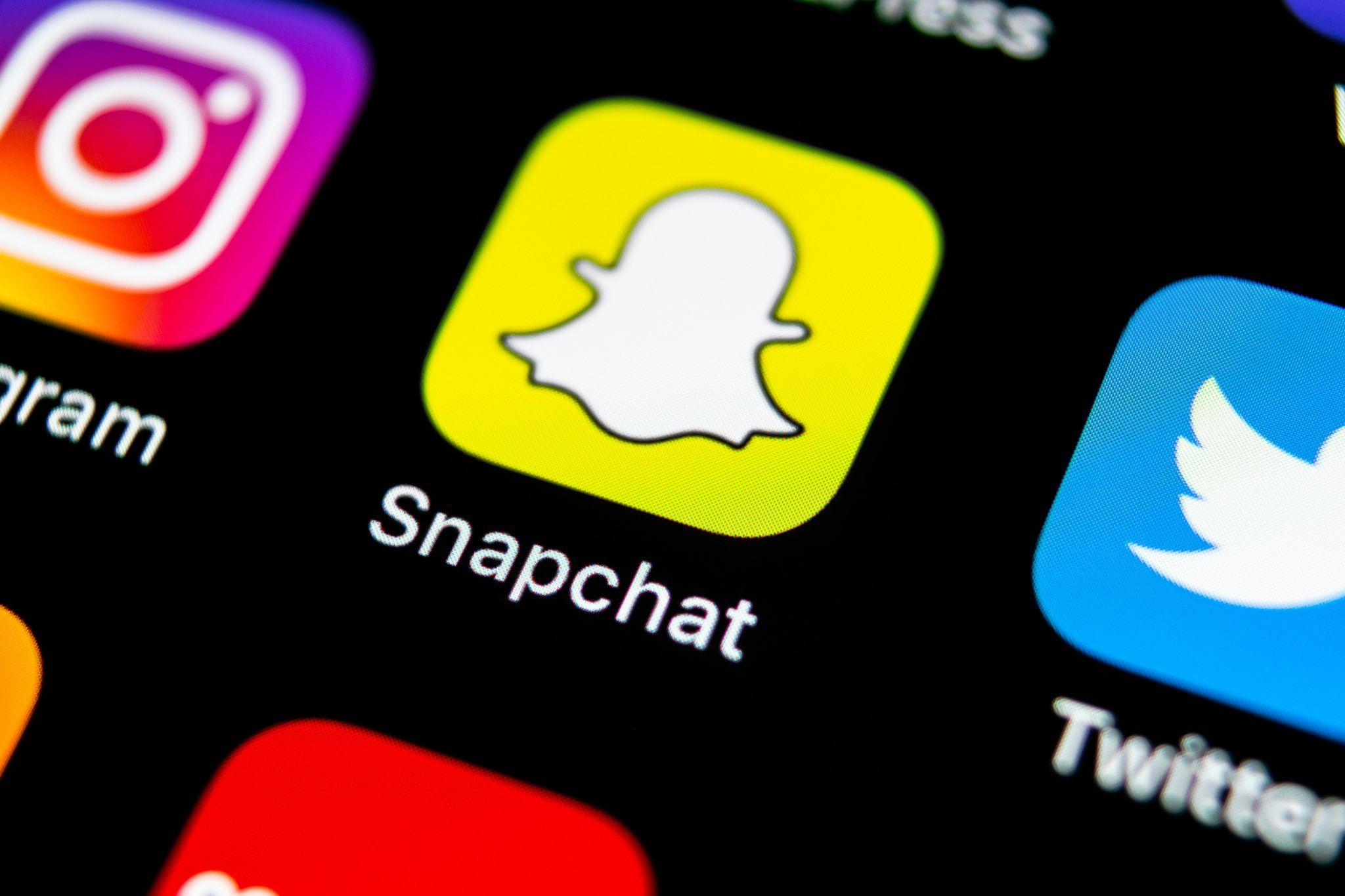 Snapchat a blocat sute de mii de conturi ale unor minori