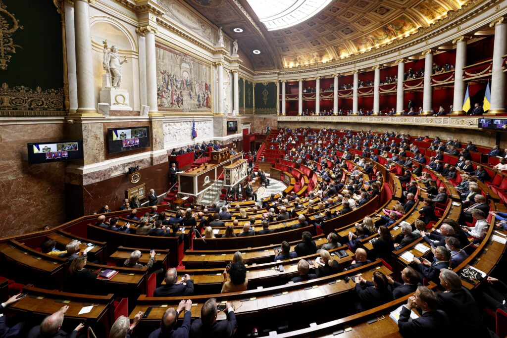 Franța se ”înarmează” legislativ împotriva ingerințelor străine