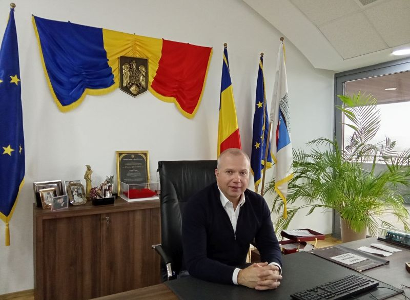 Primarul Ionuț Pucheanu îi dă cu reforma peste nas premierului Ilie Bolojan