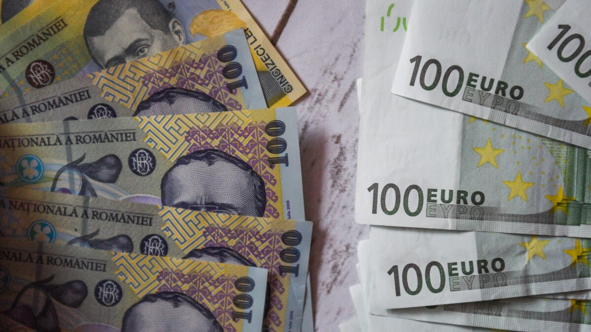 Euro stagnează de un an și jumătate la 4,9770 lei