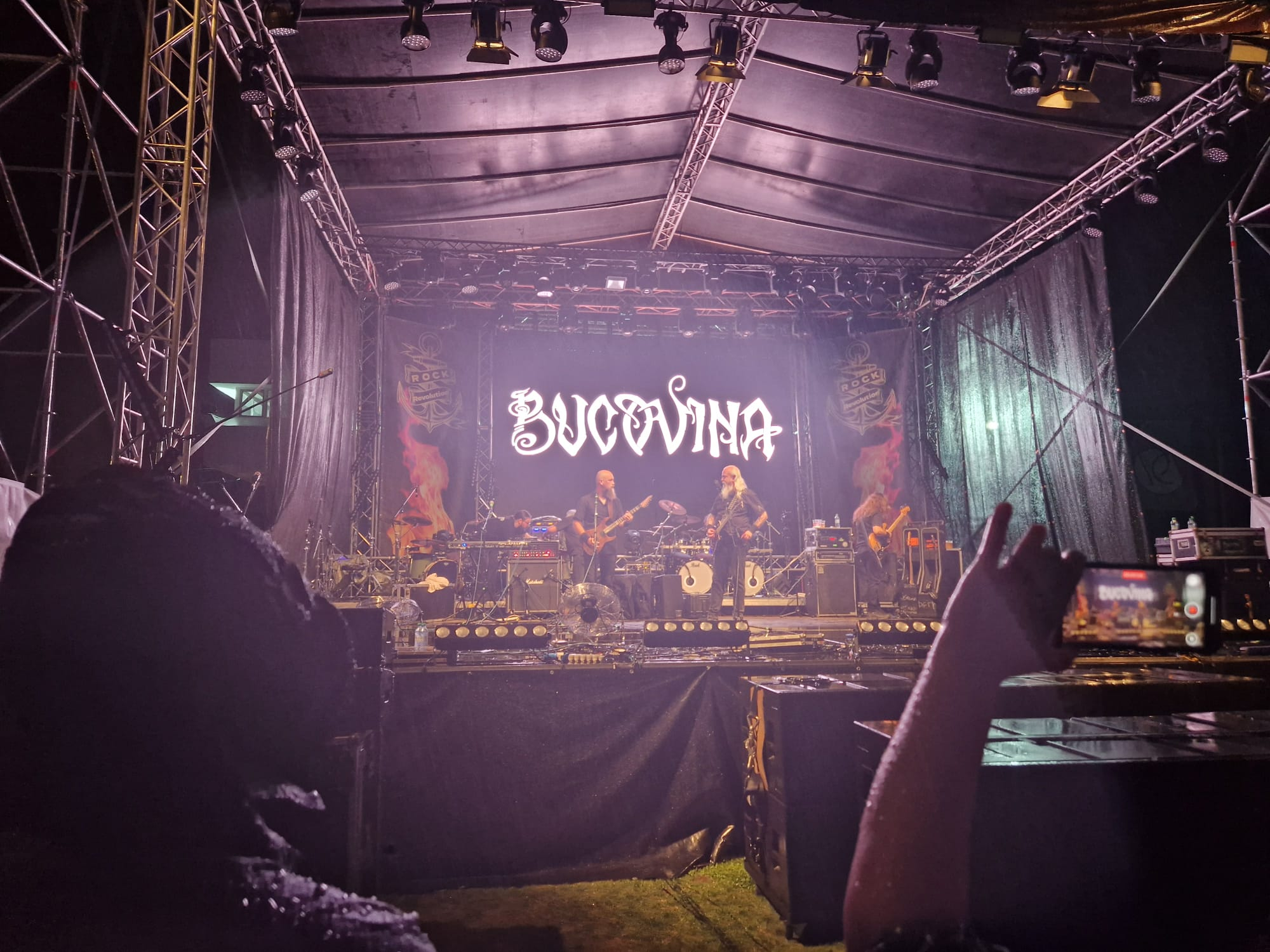 Tributuri fabuloase şi rock dezlănţuit în ploaie cu Bucovina la Danube Rock Revolution (GALERIE FOTO & VIDEO)