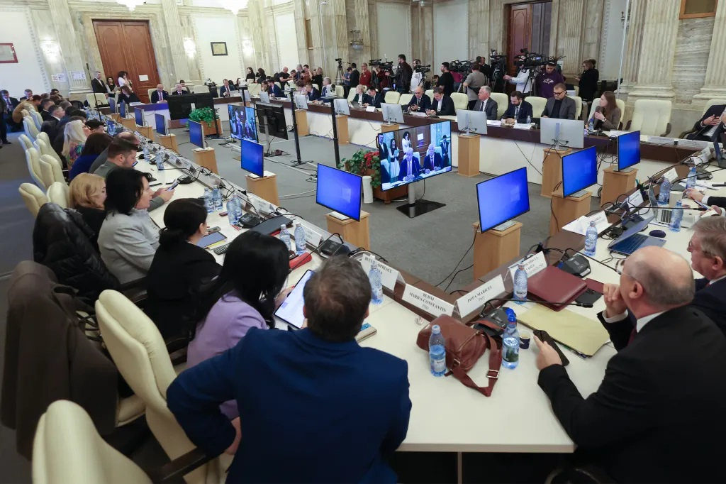 Scandal pe buget, în Parlament. Amendament adoptat, apoi respins