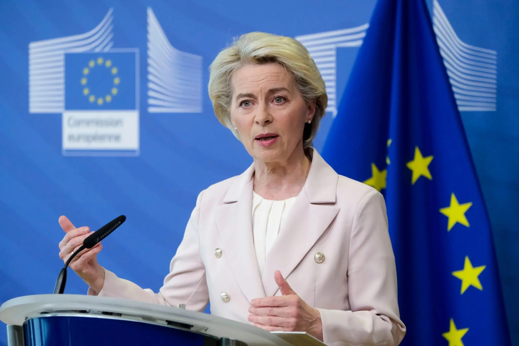 Comisia Europeană, plan pentru facturi la energie mai accesibile pentru industrie și populație