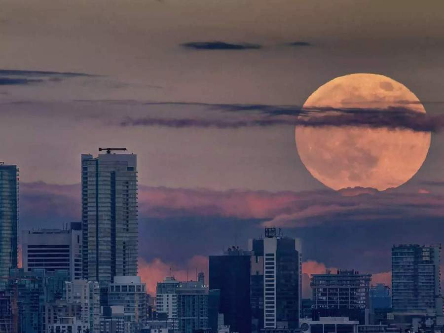 Două „super-Luni”, în august
