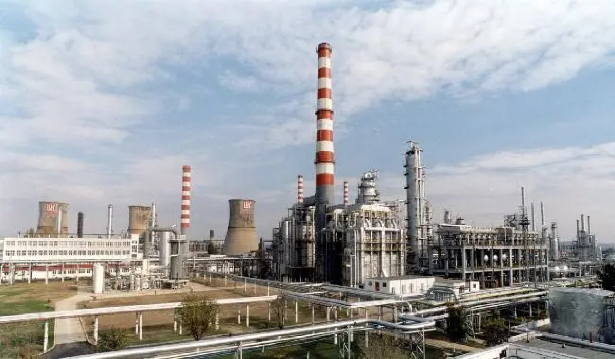 Trei companii interesate de activele Lukoil