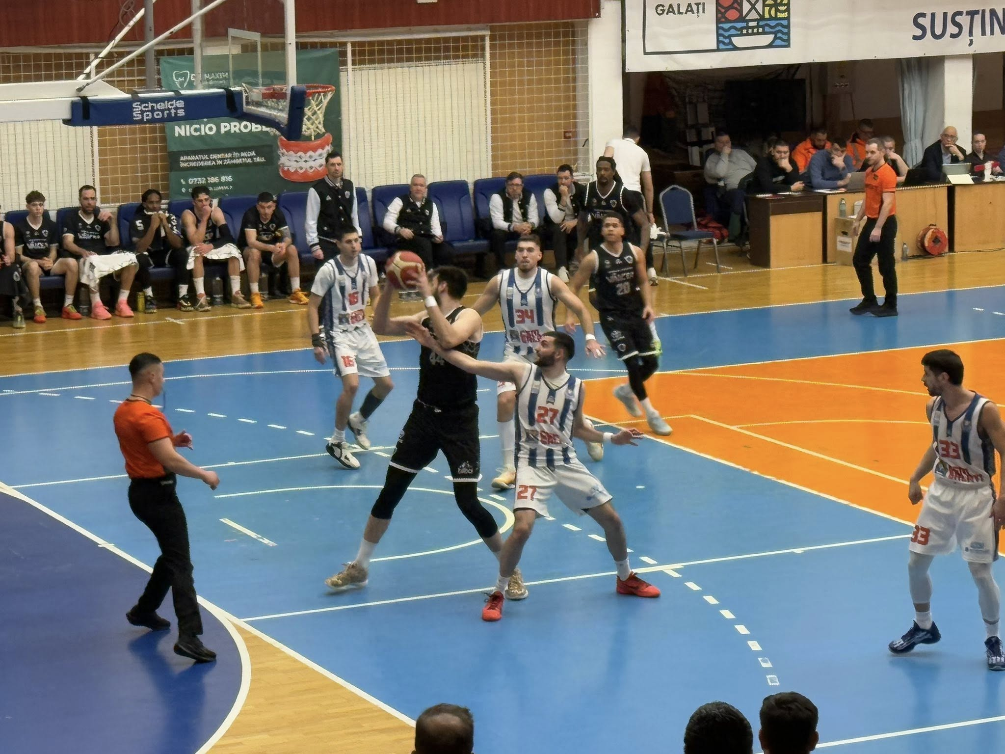 Înfrângere severă a baschetbaliştilor