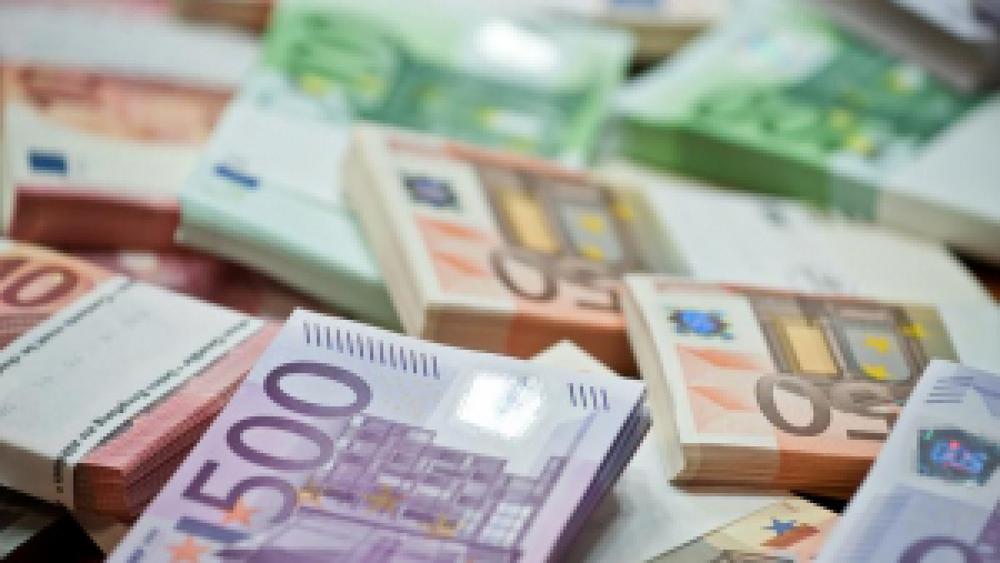 Se forțează din nou pragul de 4,95 lei