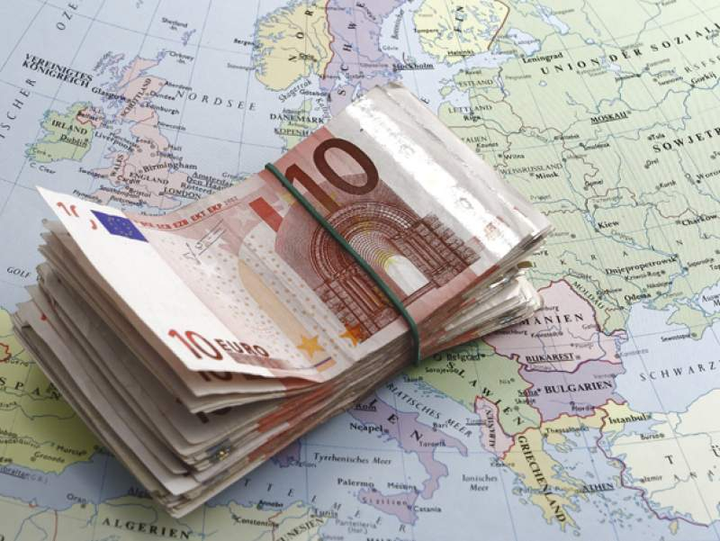 Ce face Guvernul pentru românii care vor să plece din ţară