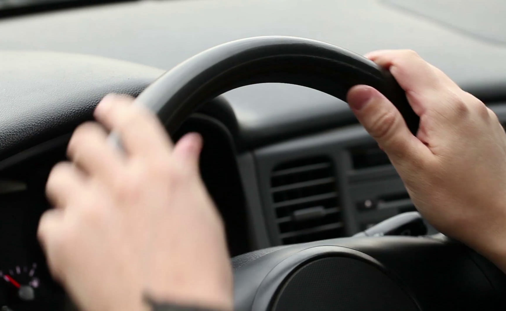 Accident cu victimă și mașini distruse provocat de un minor băut