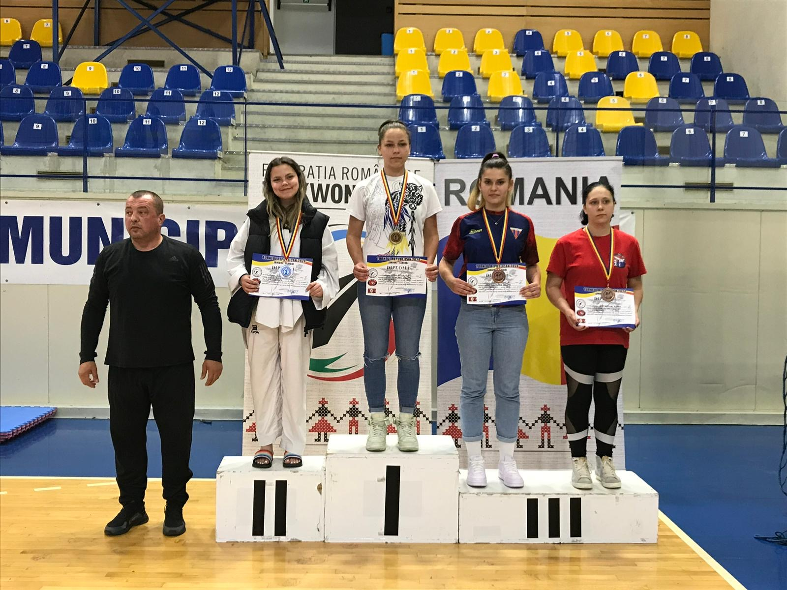 Opt medalii pentru Clubul Dunărea