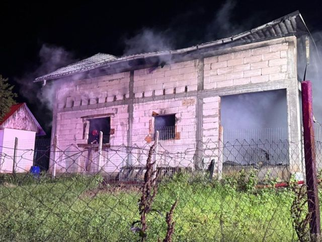 Incendiu provocat de un trăsnet, în judeţul Galaţi