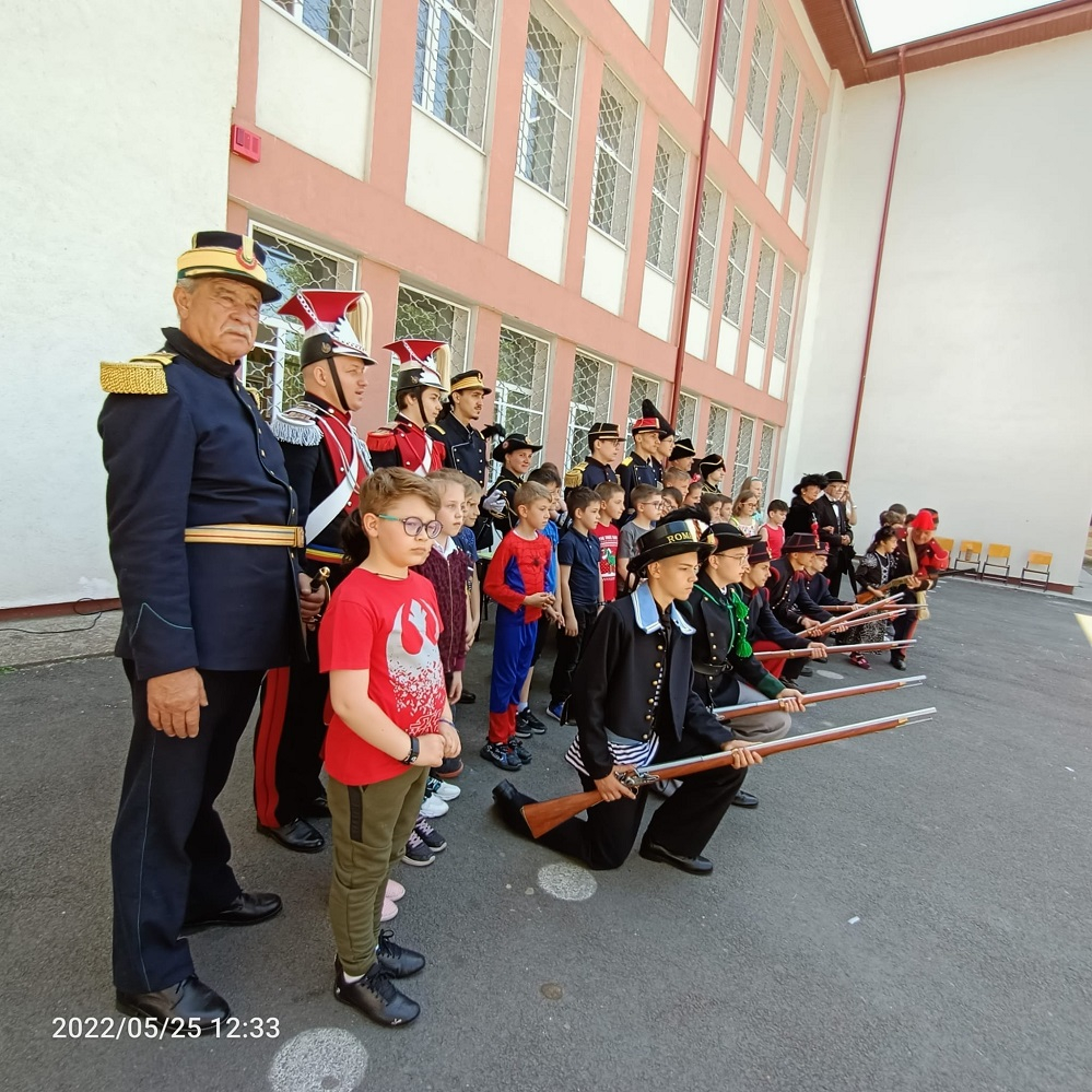 „Garda Cuza” şi două lecţii de istorie