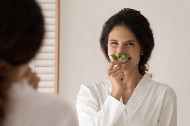 Soluţii naturale pentru a avea respiraţia proaspătă