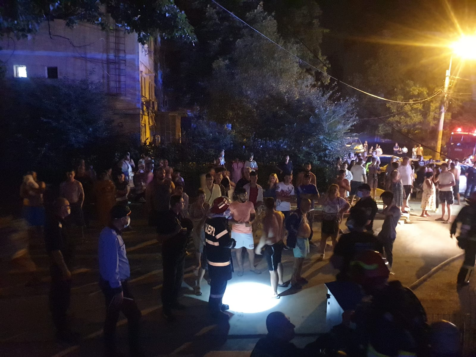 Bloc evacuat din cauza unui incendiu