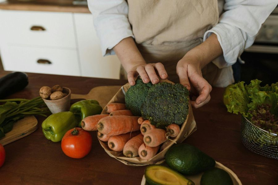 Cum să reduci risipa alimentară - Ghidul organizării inteligente a bucătăriei