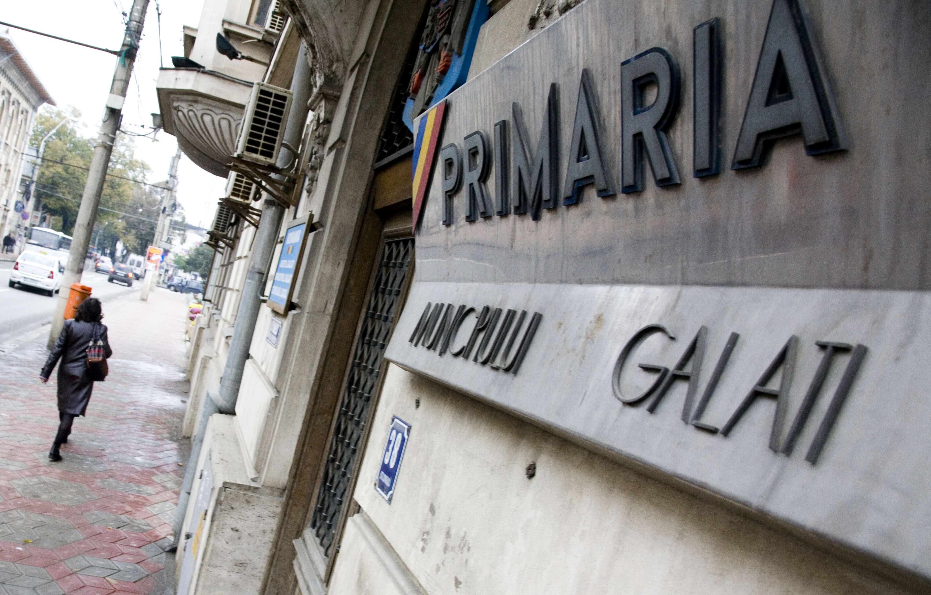 Precizări de la Primăria Galaţi despre articolul "Şeful APATERM are DATORII uriaşe la ÎNTREŢINERE" 