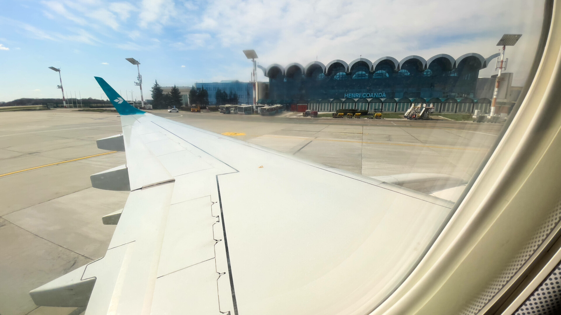 Două avioane au cerut să aterizeze de urgență pe Otopeni în mai puțin de o oră