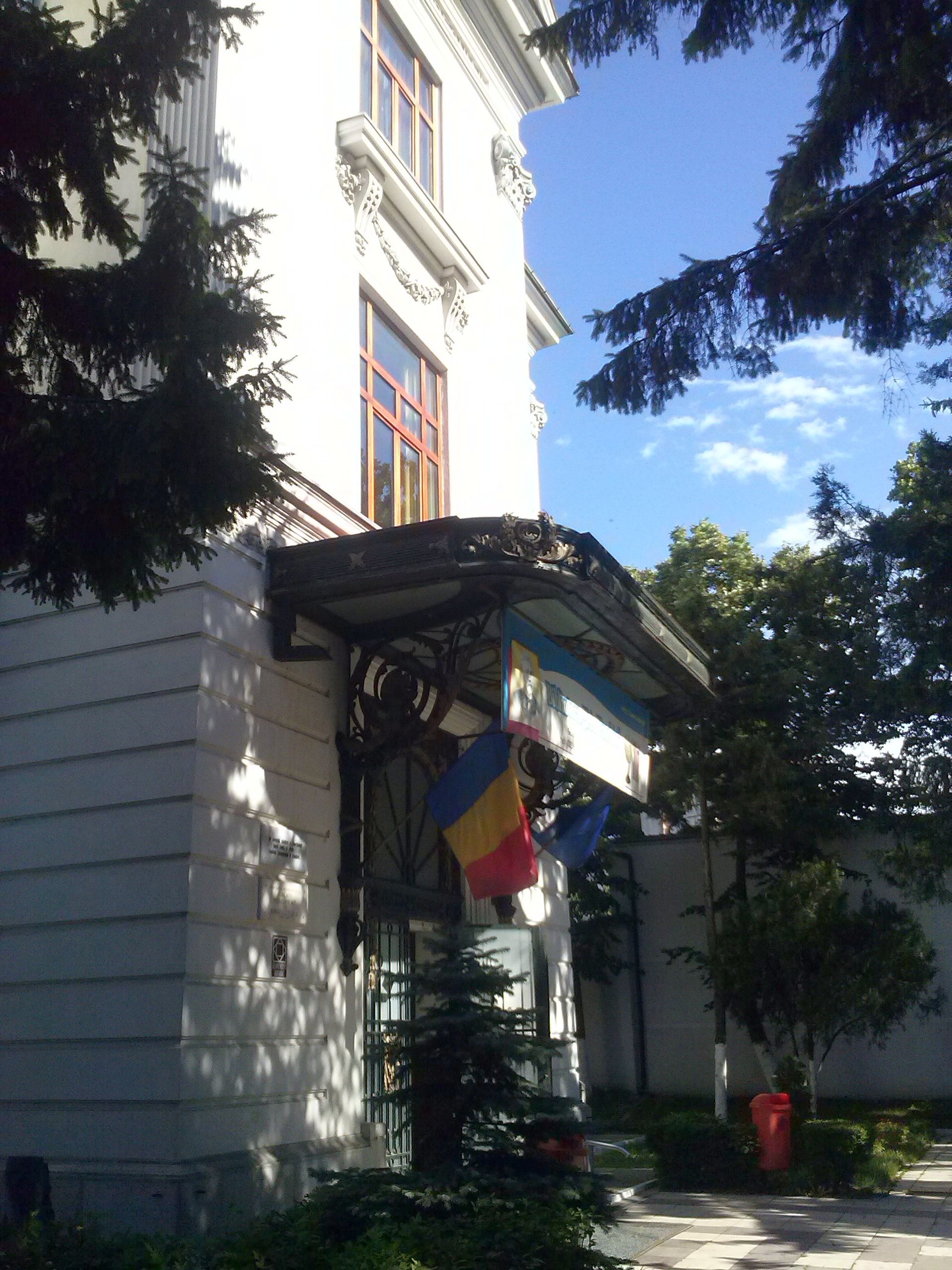 În atenţia cititorilor/ Noul program cu publicul la Biblioteca "Urechia"