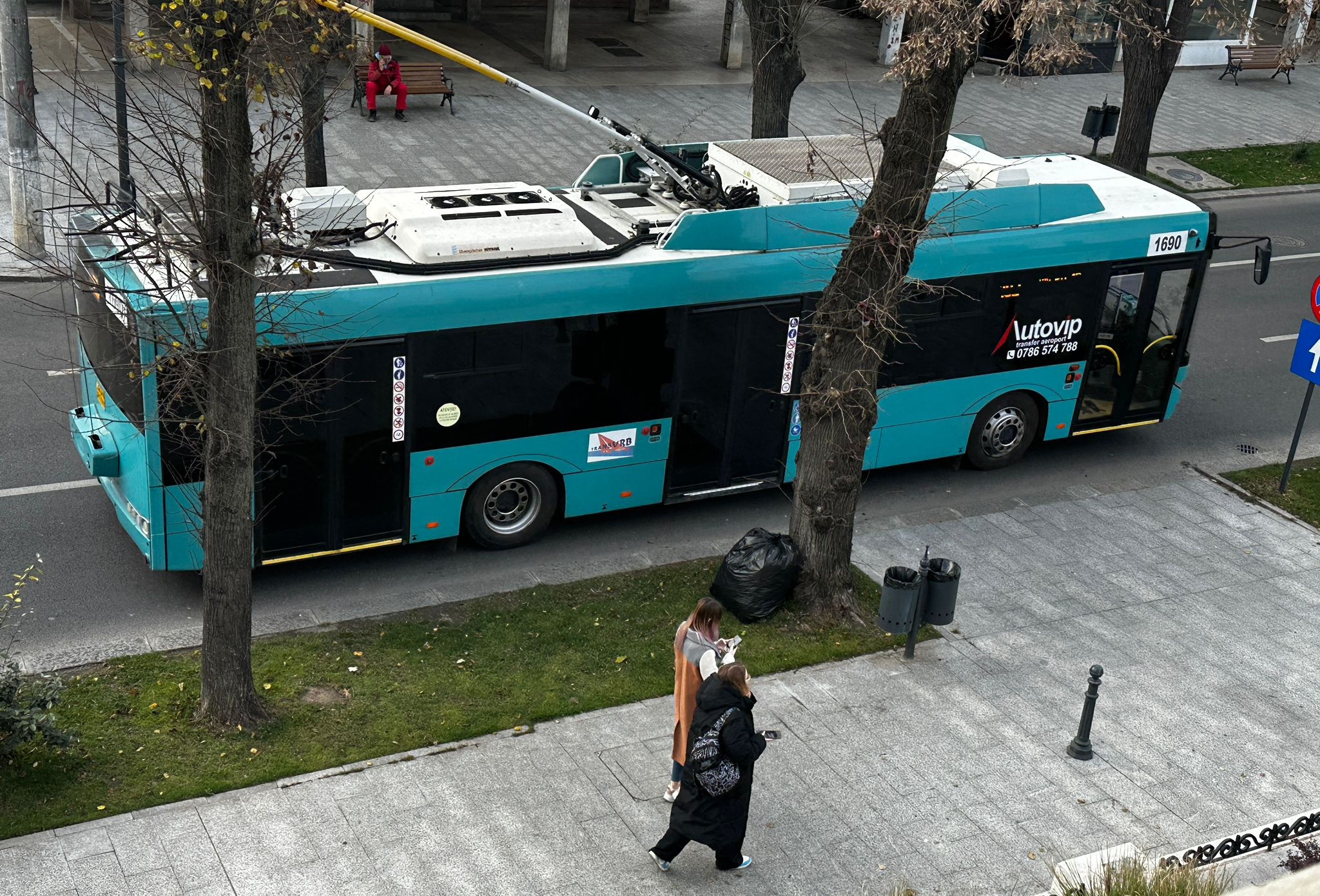Decontarea transportului studenţilor, întârziată de Universitate