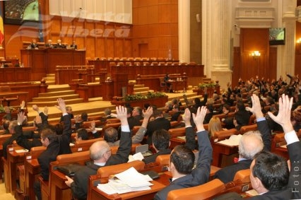 Parlamentarii, liberi dar neplătiţi