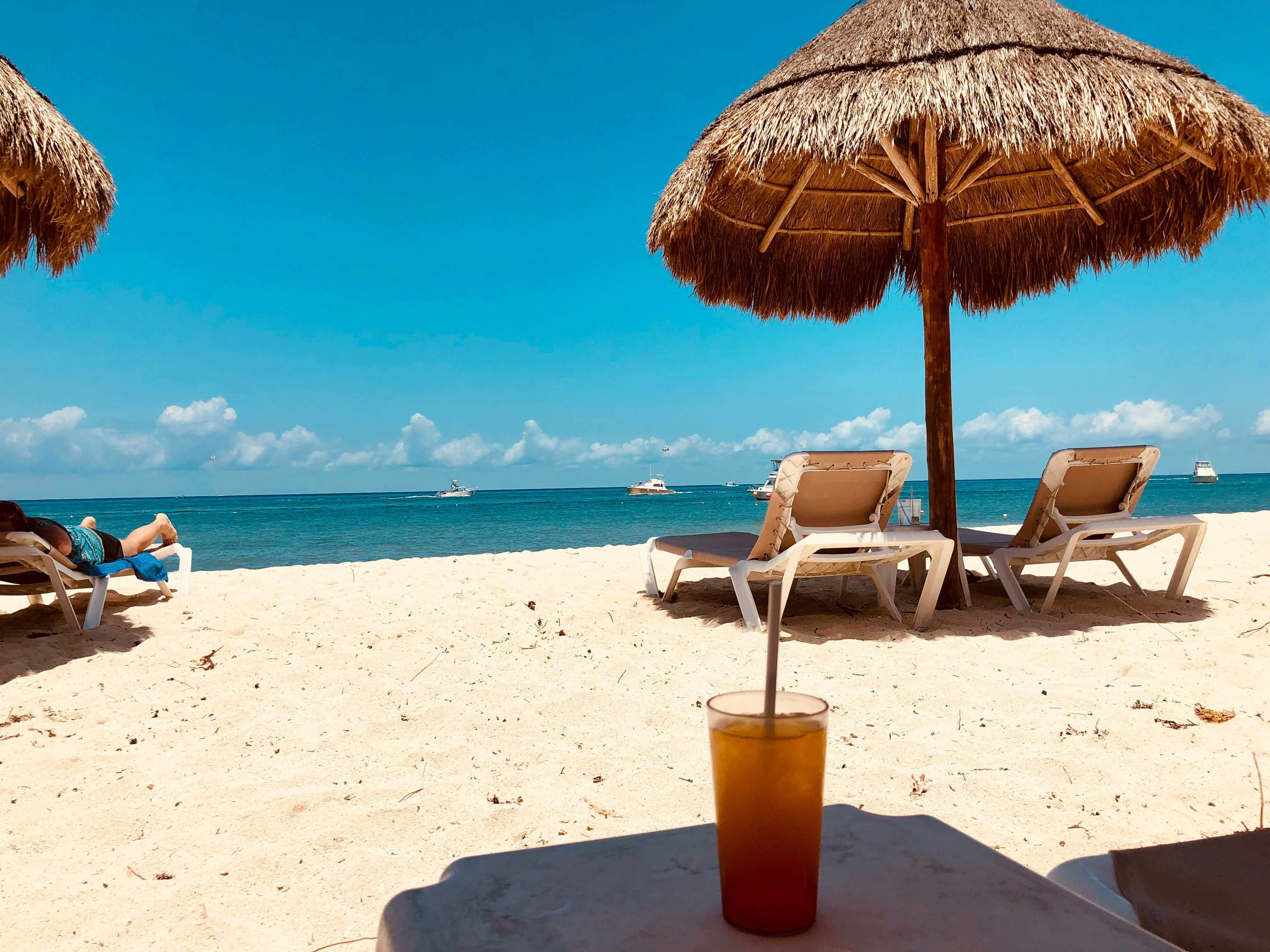 Cine își mai permite vacanțe