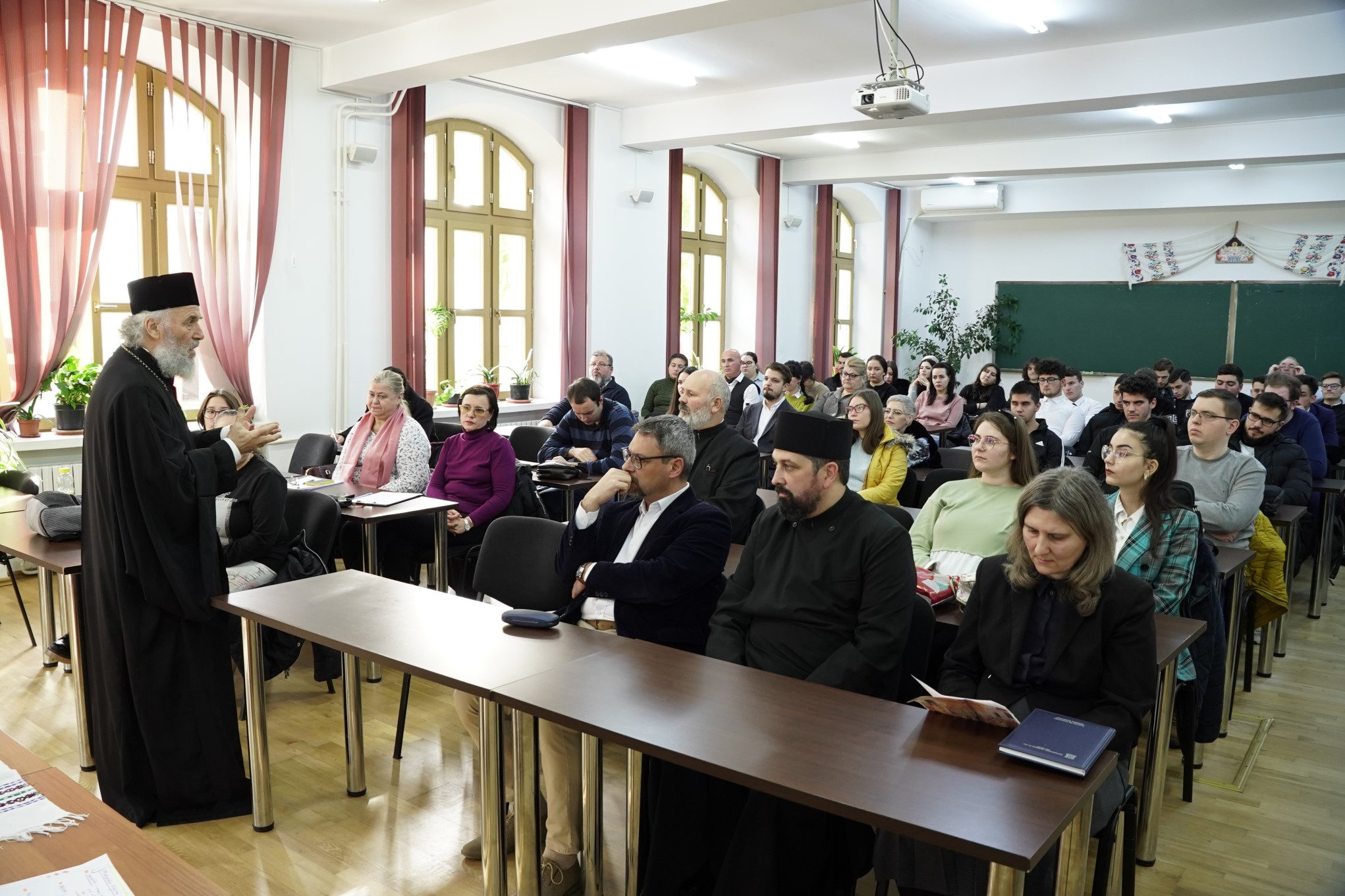 Conferinţă la Facultatea de Istorie, Filosofie şi Teologie