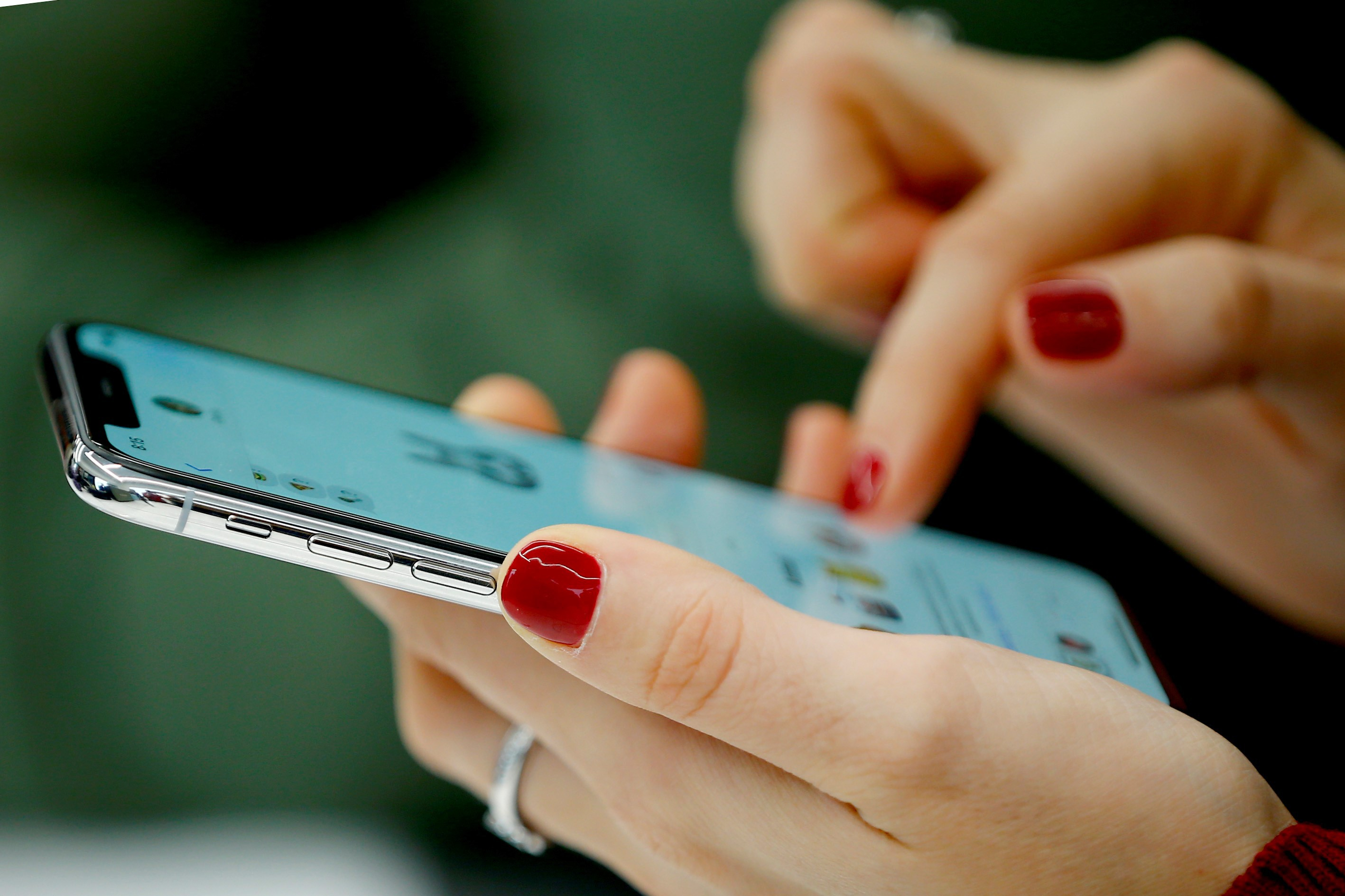 Gălățeancă păcălită de un ”procuror” să facă un credit de 20.000 de euro. Cum au luat amploare escrocheriile la telefon